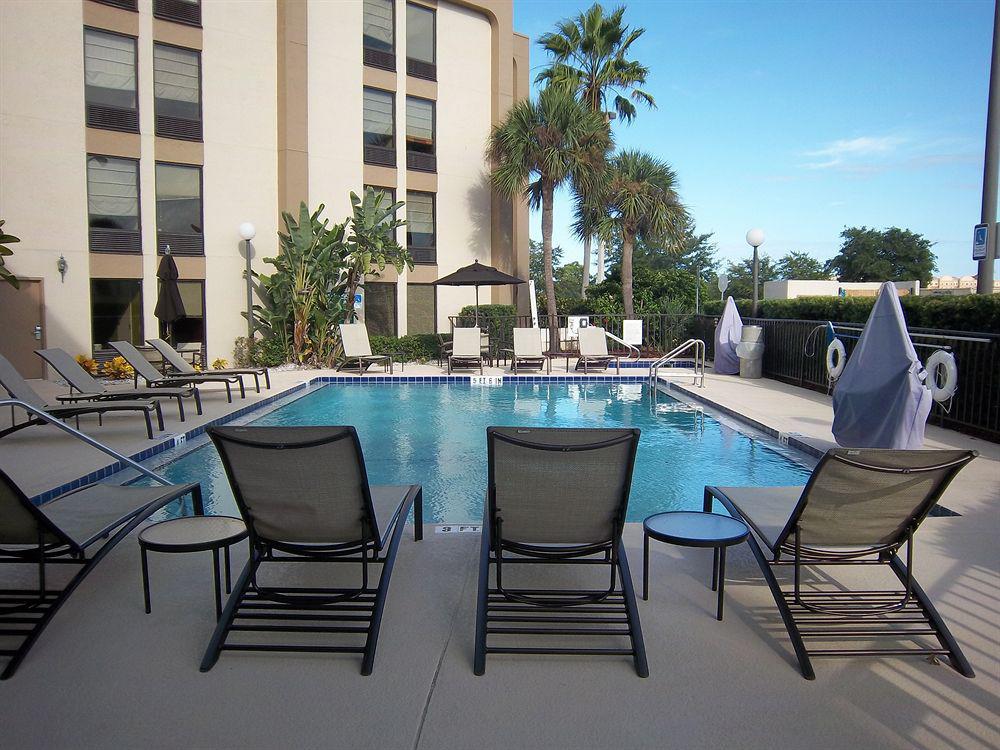 Hampton Inn Daytona Speedway-Airport Дейтона-Бич Экстерьер фото