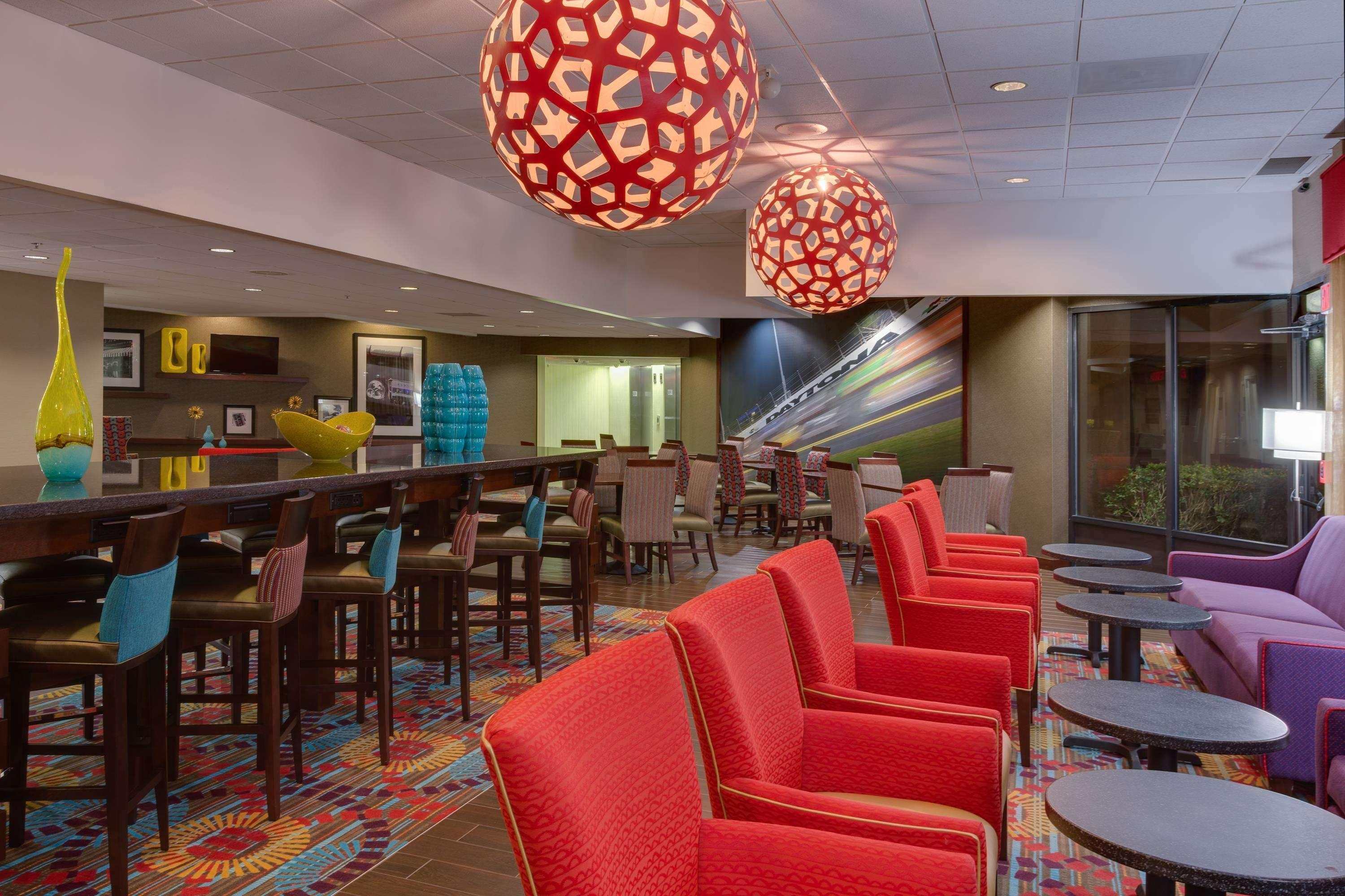 Hampton Inn Daytona Speedway-Airport Дейтона-Бич Экстерьер фото