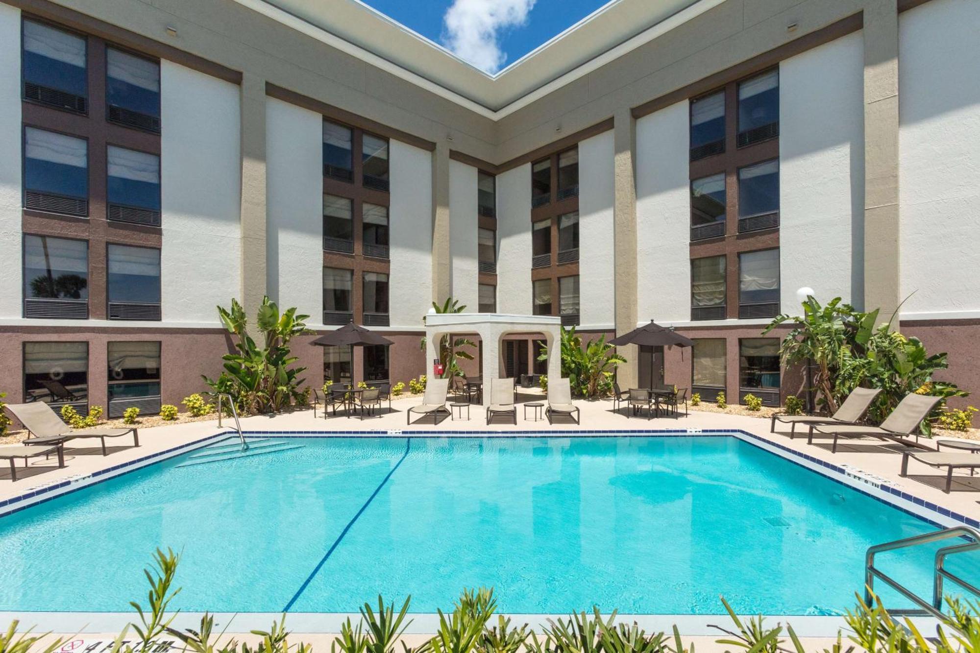 Hampton Inn Daytona Speedway-Airport Дейтона-Бич Экстерьер фото