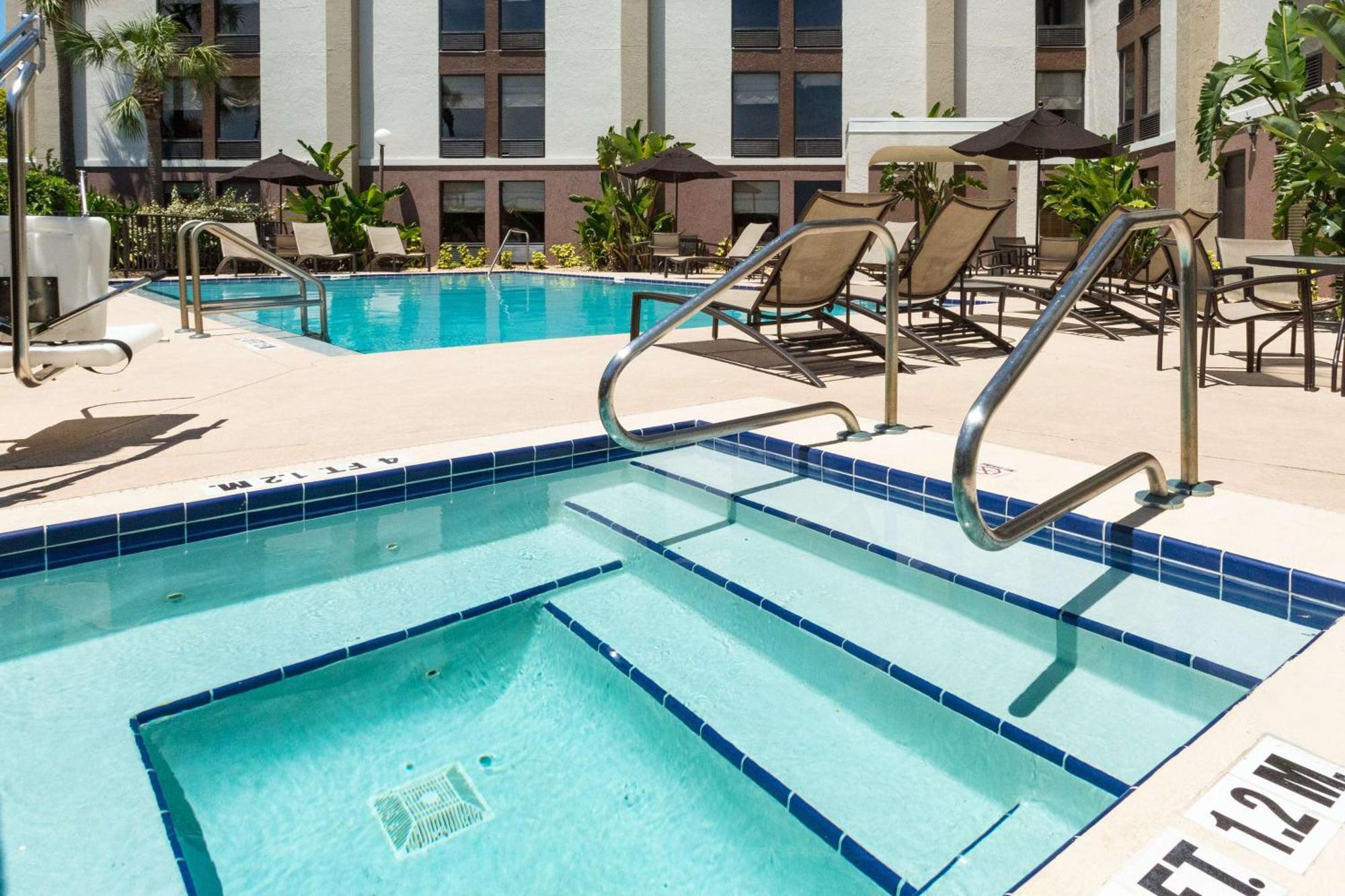 Hampton Inn Daytona Speedway-Airport Дейтона-Бич Экстерьер фото